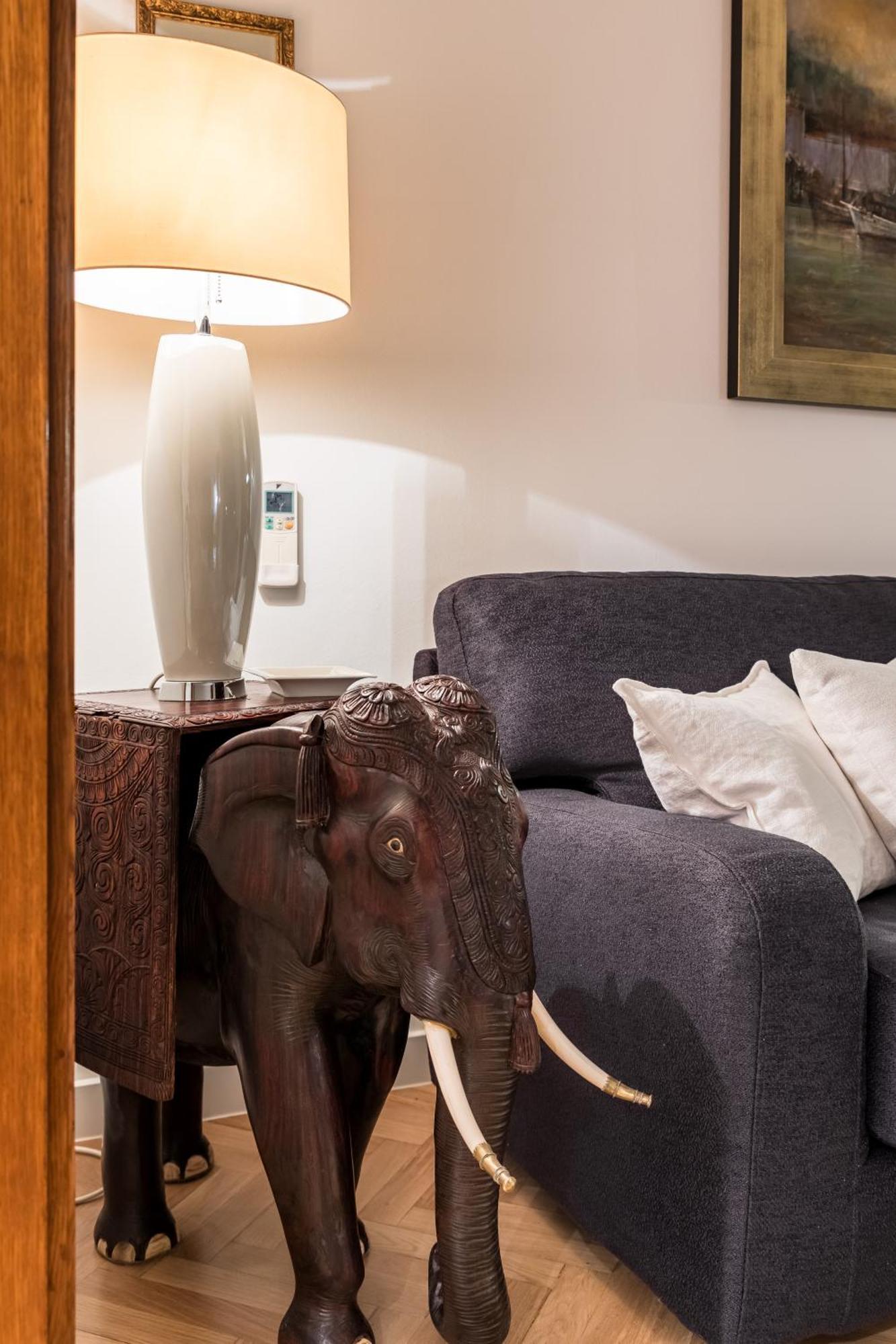 Mariuci With Lush Terrace And Private Garage Leilighet Split