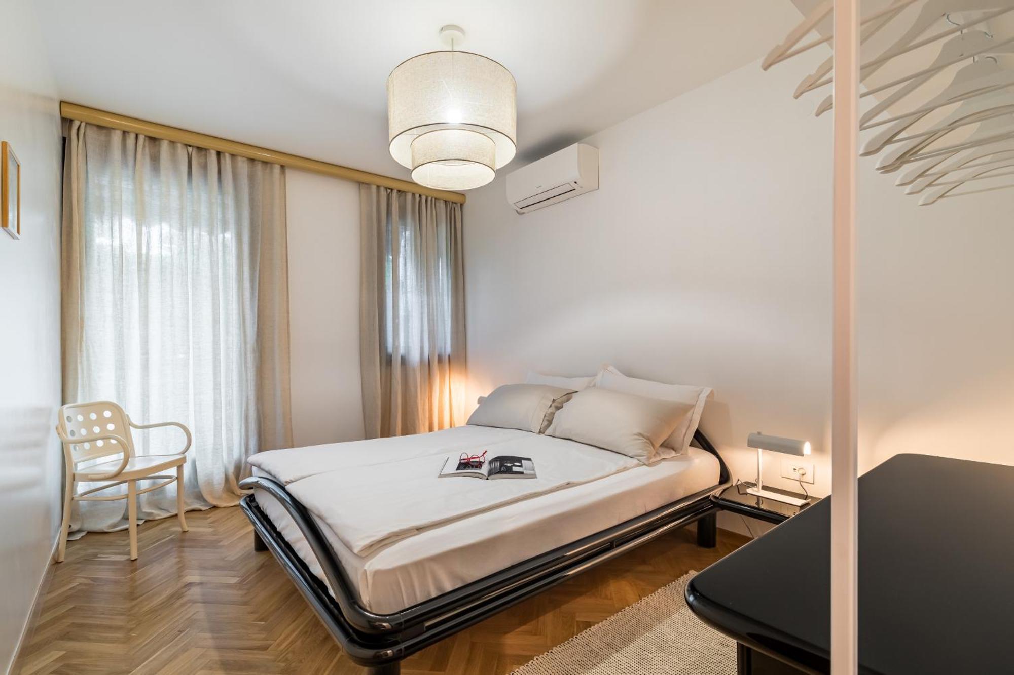 Leilighet Mariuci With Lush Terrace And Private Garage