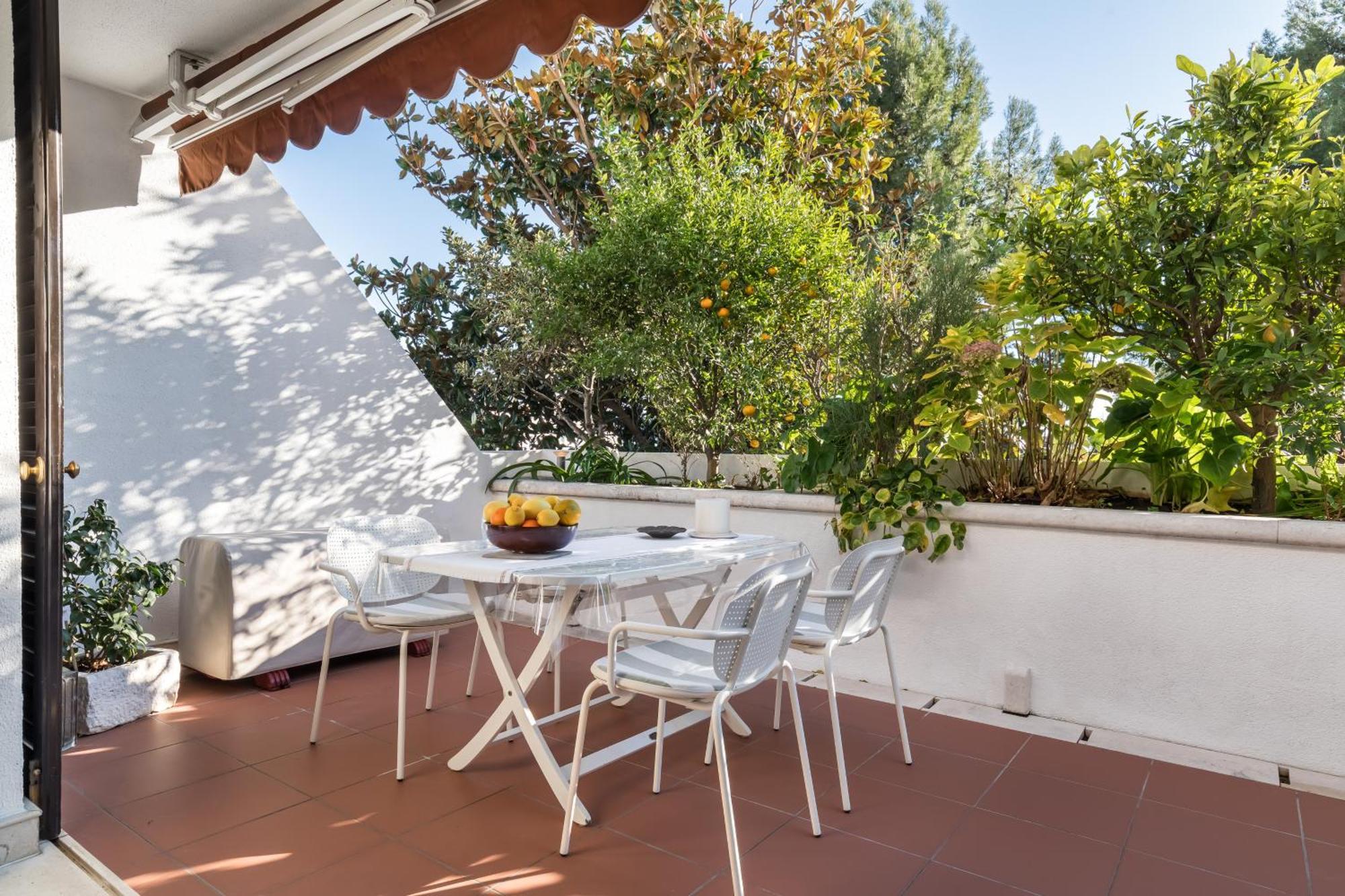 Mariuci With Lush Terrace And Private Garage Leilighet *