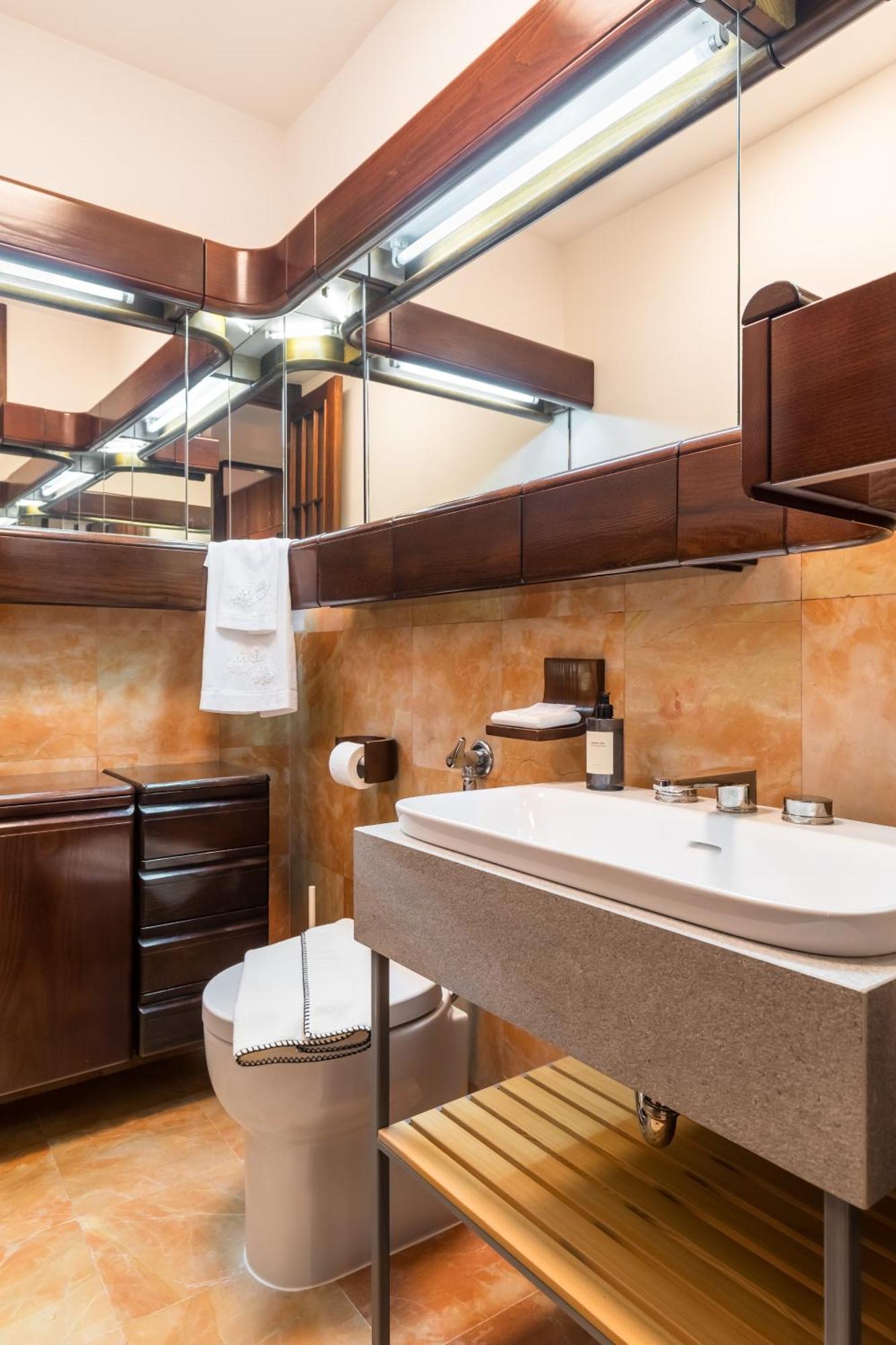 Leilighet Mariuci With Lush Terrace And Private Garage *