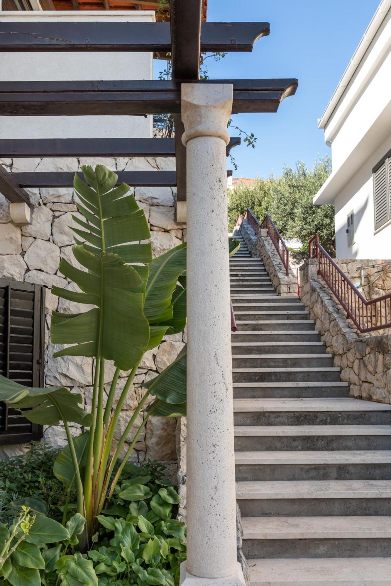 Mariuci With Lush Terrace And Private Garage Leilighet *