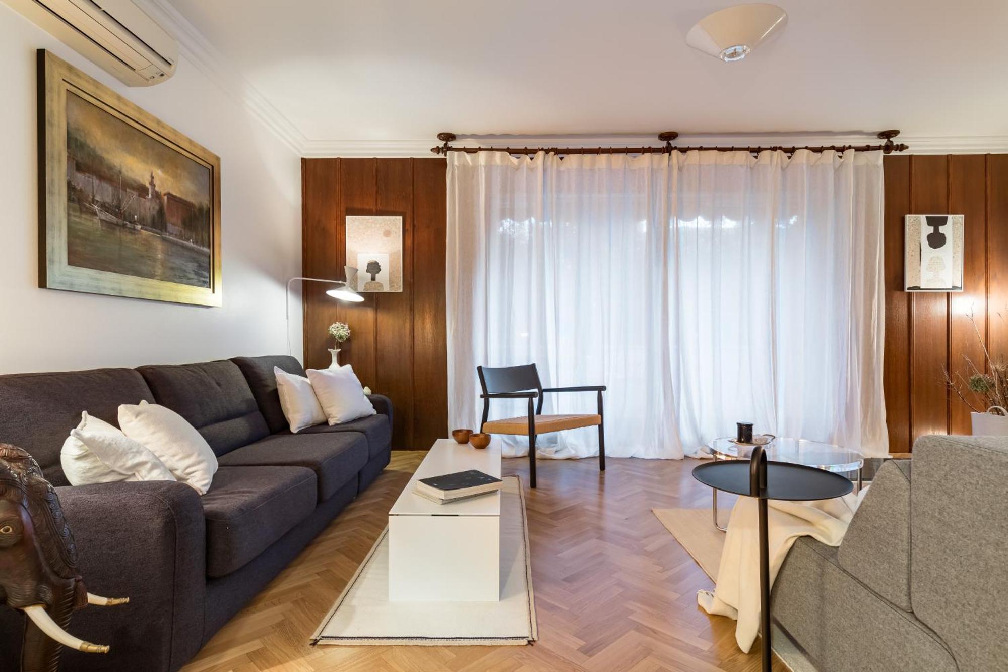 Mariuci With Lush Terrace And Private Garage Leilighet