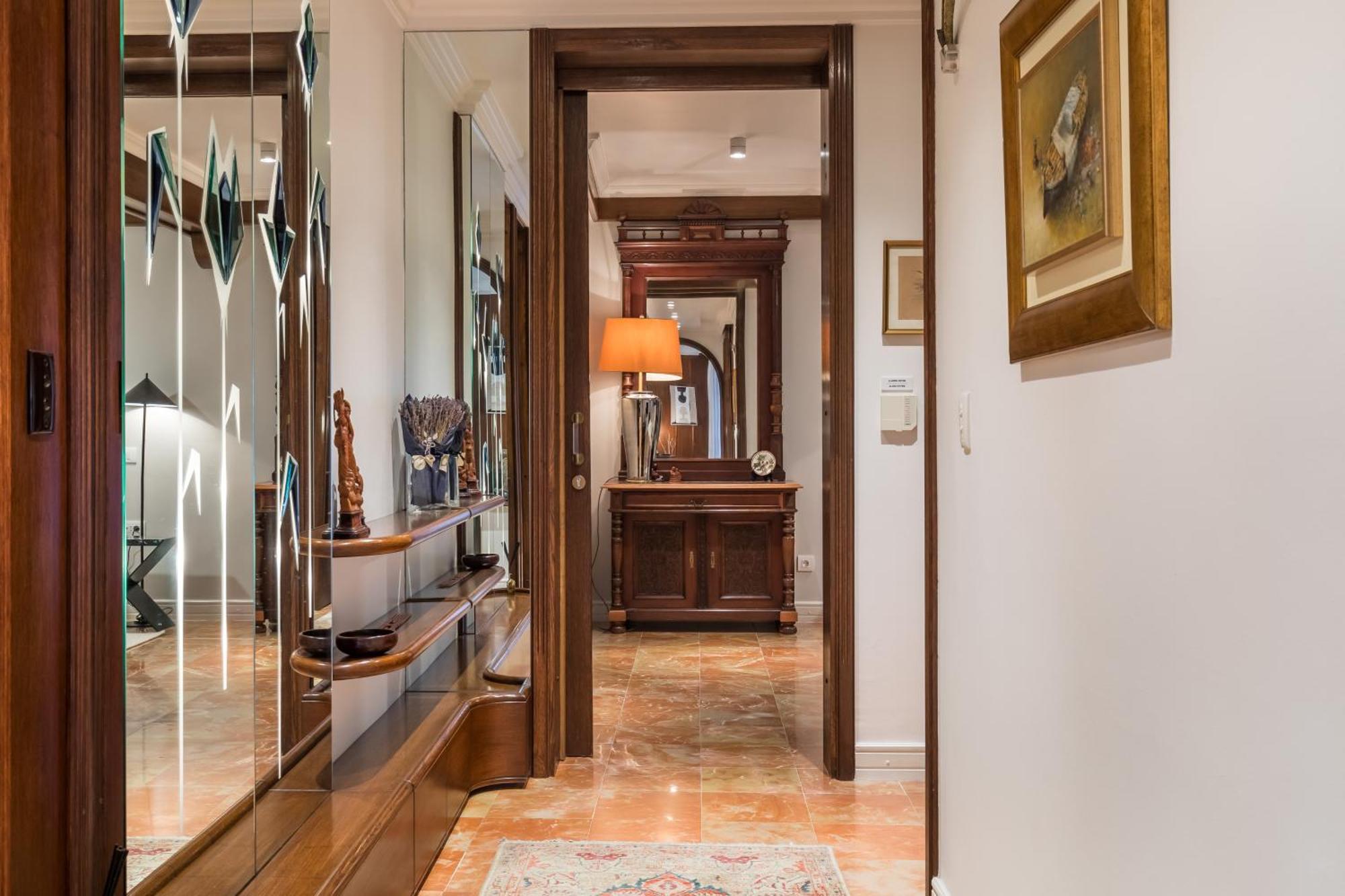 Leilighet Mariuci With Lush Terrace And Private Garage