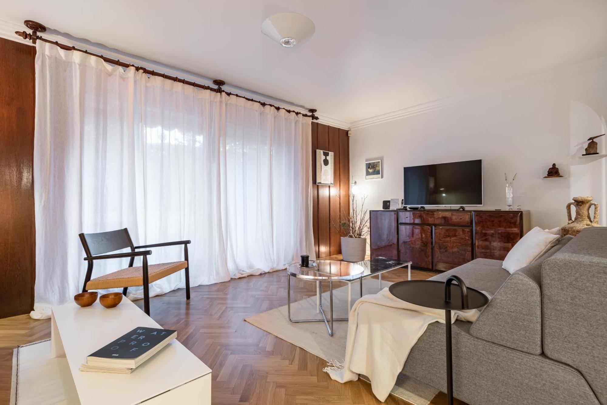 Apartament Mariuci With Lush Terrace And Private Garage